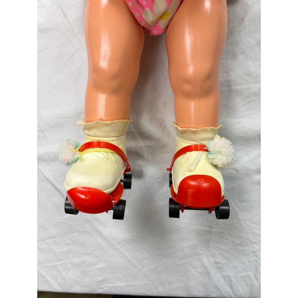VTG Mattel Baby first Steps with rollerskates, original dress. 1960s. untested - Picture 2 of 6